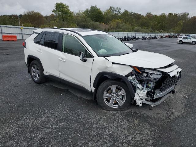 JTMRWRFV7SD333076 - 2025 TOYOTA RAV4 XLE WHITE photo 4