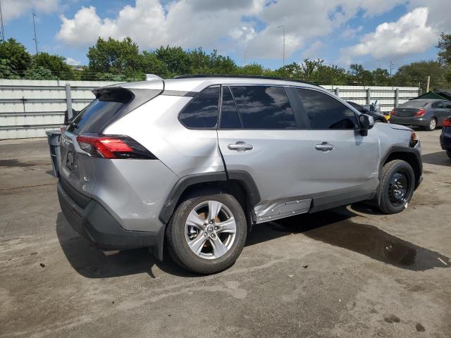 2T3W1RFV0SC327660 - 2025 TOYOTA RAV4 XLE SILVER photo 3