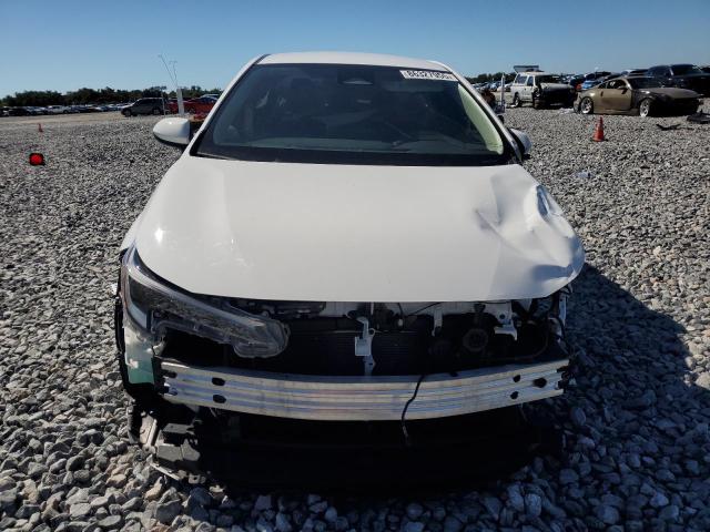 JTDBCMFE2P3000665 - 2023 TOYOTA COROLLA LE WHITE photo 5