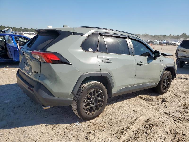 2T3W1RFV7MW155645 - 2021 TOYOTA RAV4 XLE 灰色 照片 3