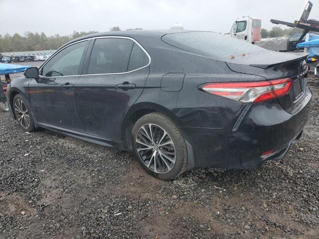 4T1B11HK3JU157769 - 2018 TOYOTA CAMRY L GRAY photo 2