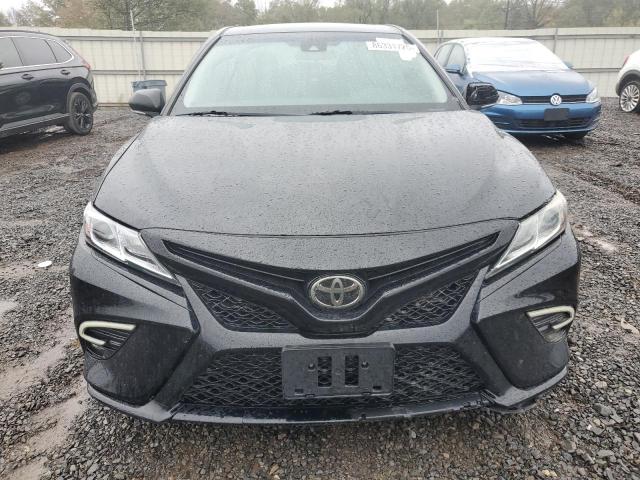4T1B11HK3JU157769 - 2018 TOYOTA CAMRY L GRAY photo 5