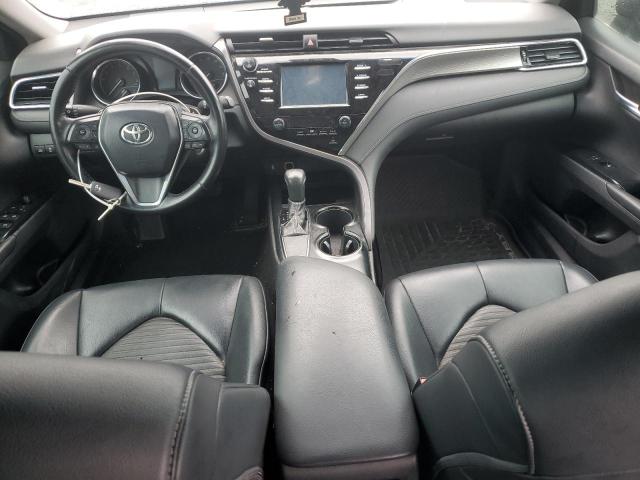 4T1B11HK3JU157769 - 2018 TOYOTA CAMRY L GRAY photo 8