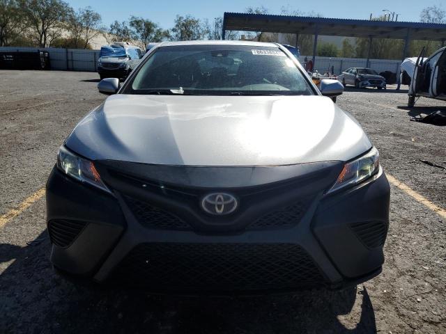 JTNB11HK4J3014139 - 2018 TOYOTA CAMRY L 银色 照片 5