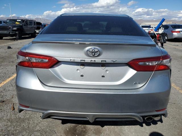 JTNB11HK4J3014139 - 2018 TOYOTA CAMRY L 银色 照片 6