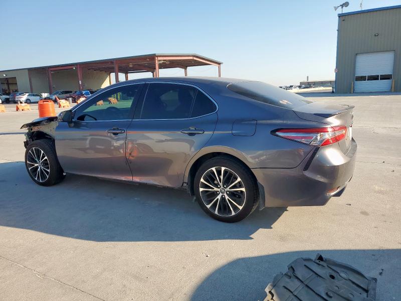 4T1B11HK7JU571315 - 2018 TOYOTA CAMRY L GRAY photo 2