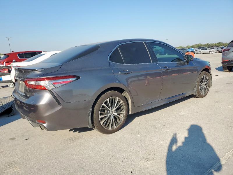 4T1B11HK7JU571315 - 2018 TOYOTA CAMRY L GRAY photo 3