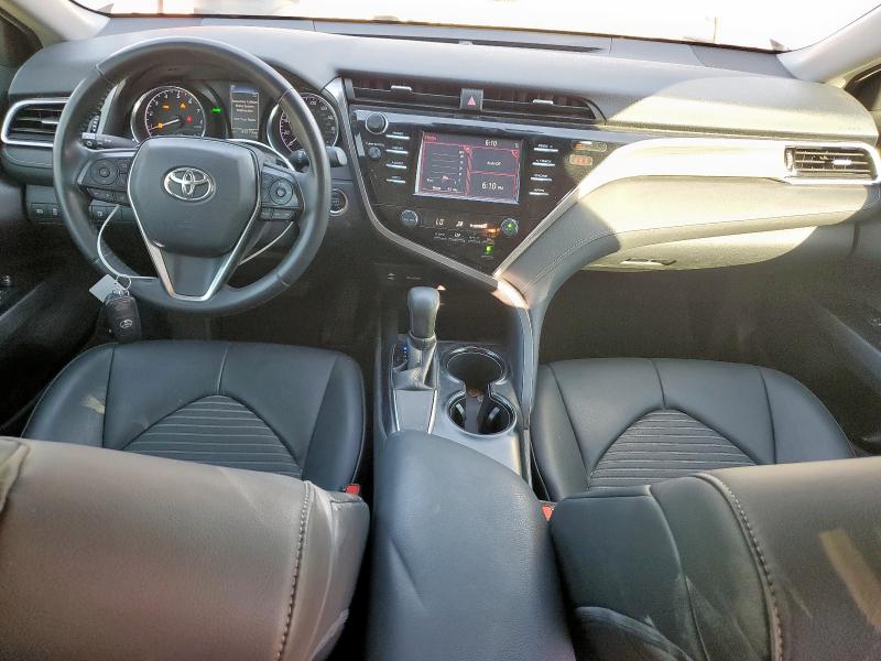 4T1B11HK7JU571315 - 2018 TOYOTA CAMRY L GRAY photo 8