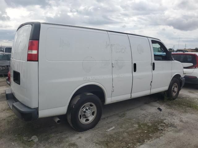 1GCWGAFP6J1344881 - 2018 CHEVROLET EXPRESS G2500 WHITE photo 3