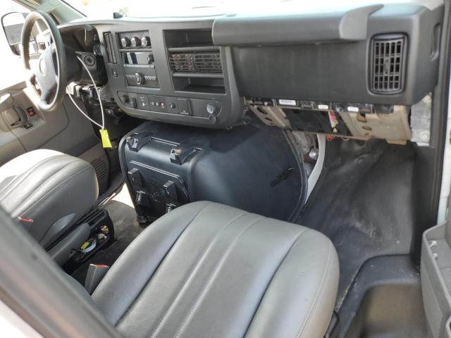 1GCWGAFP6J1344881 - 2018 CHEVROLET EXPRESS G2500 WHITE photo 8