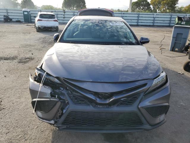 4T1G11AK9PU100937 - 2023 TOYOTA CAMRY SE NIGHT SHADE GRAY photo 5