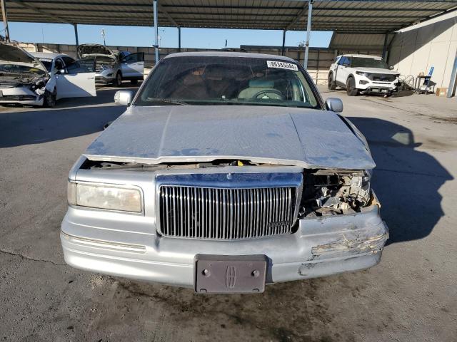 1LNLM81W3VY669872 - 1997 LINCOLN TOWN CAR EXECUTIVE Silber Foto 5