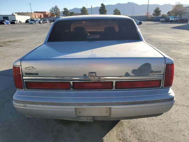 1LNLM81W3VY669872 - 1997 LINCOLN TOWN CAR EXECUTIVE Silber Foto 6