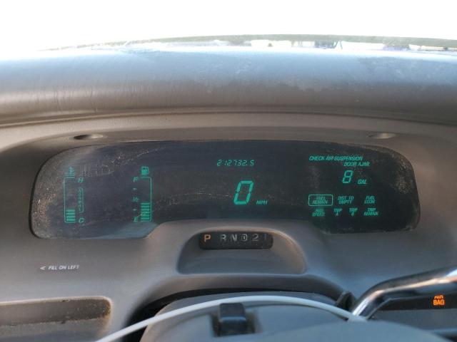 1LNLM81W3VY669872 - 1997 LINCOLN TOWN CAR EXECUTIVE Silber Foto 9