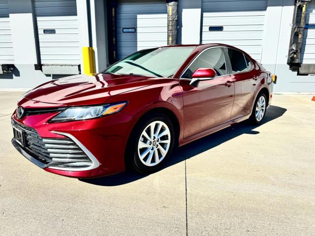 4T1C11BK2NU059674 - 2022 TOYOTA CAMRY LE 红色 照片 2