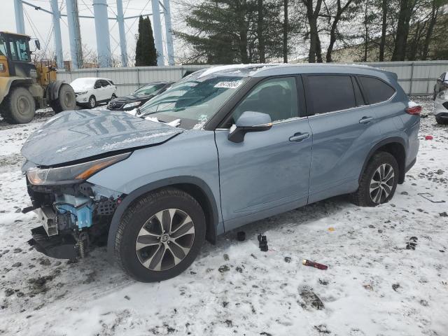 5TDGZRBH7NS161249 - 2022 TOYOTA HIGHLANDER XLE BLUE photo 1