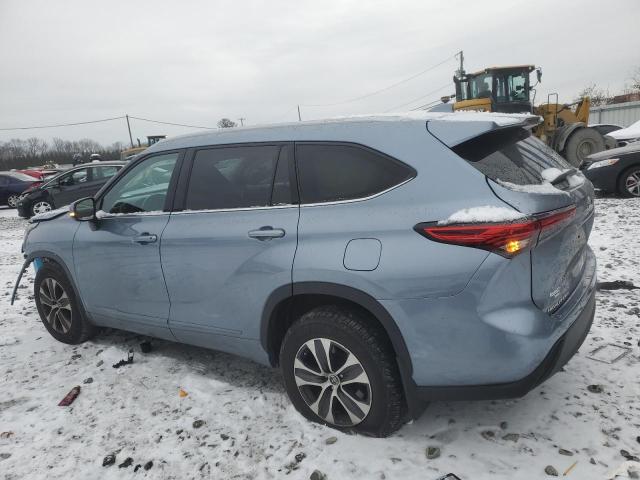 5TDGZRBH7NS161249 - 2022 TOYOTA HIGHLANDER XLE BLUE photo 2