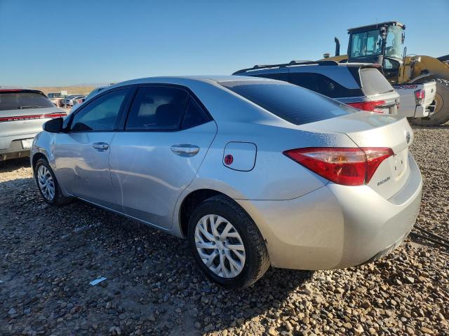 5YFBURHE1JP803070 - 2018 TOYOTA COROLLA L SILVER photo 2