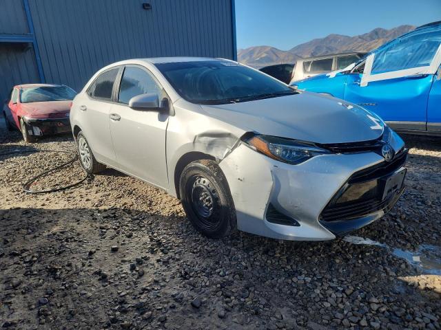 5YFBURHE1JP803070 - 2018 TOYOTA COROLLA L SILVER photo 4