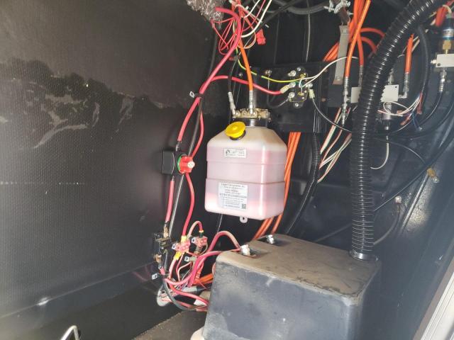 4YDF3932XL4703327 - 2020 KEYSTONE MONTANA WHITE photo 8