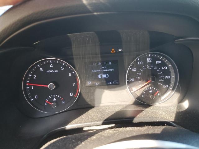 3KPF24AD4KE020713 - 2019 KIA FORTE FE WHITE photo 9