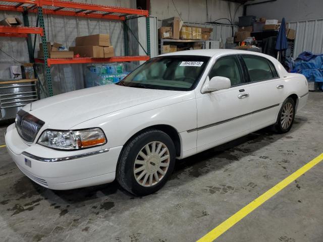 2005 LINCOLN TOWN CAR SIGNATURE, 