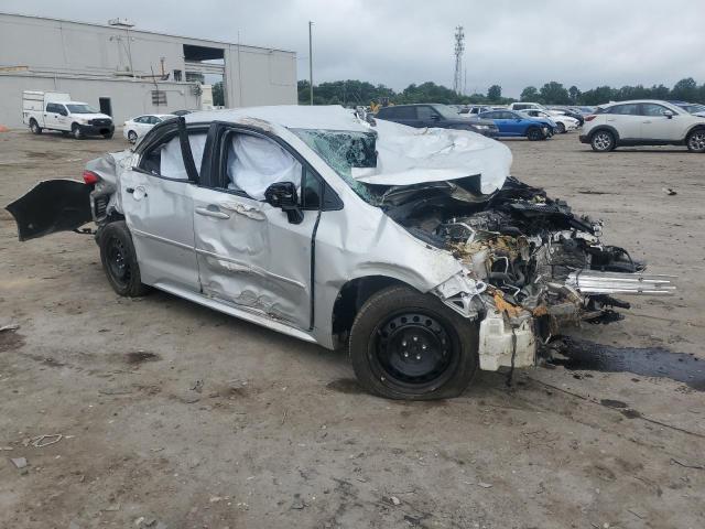 5YFEPMAE6NP383278 - 2022 TOYOTA COROLLA LE ვერცხლისფერი ფოტო 4