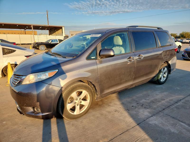 2017 TOYOTA SIENNA LE, 