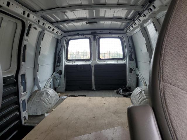 1GCWGFBA6B1102575 - 2011 CHEVROLET EXPRESS G2 WHITE photo 10