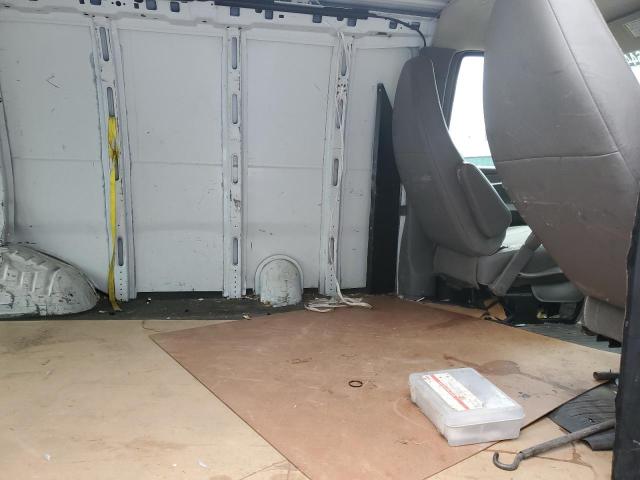 1GCWGFBA6B1102575 - 2011 CHEVROLET EXPRESS G2 WHITE photo 11