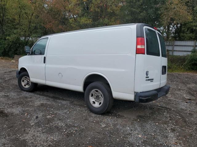 1GCWGFBA6B1102575 - 2011 CHEVROLET EXPRESS G2 WHITE photo 2