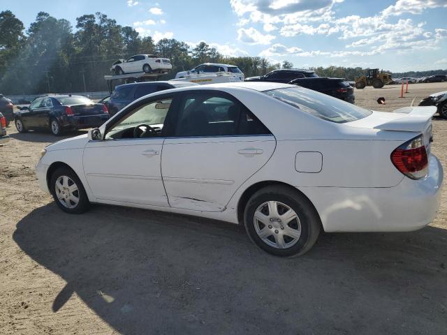 JTDBE32K263050495 - 2006 TOYOTA CAMRY LE Weiß Foto 2