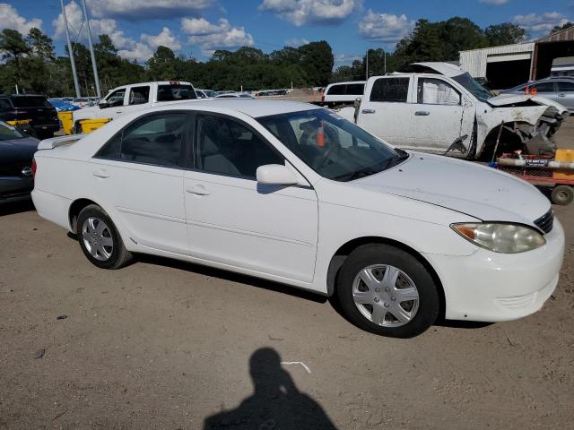 JTDBE32K263050495 - 2006 TOYOTA CAMRY LE Weiß Foto 4