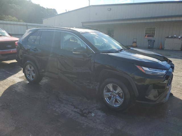 4T3RWRFV7NU071325 - 2022 TOYOTA RAV4 XLE Schwarz Foto 4