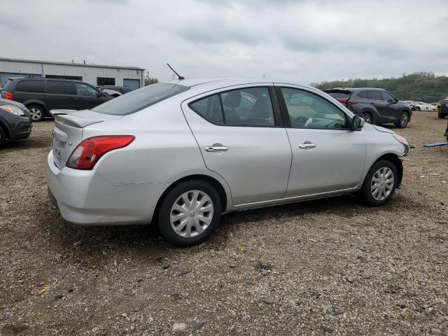 3N1CN7AP4KL877229 - 2019 NISSAN VERSA S Gümüş foto 3