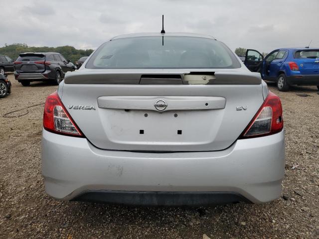 3N1CN7AP4KL877229 - 2019 NISSAN VERSA S Gümüş foto 6