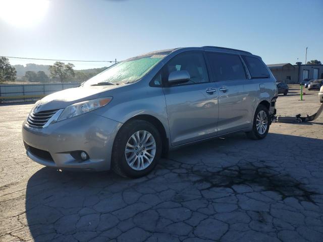 2017 TOYOTA SIENNA XLE, 