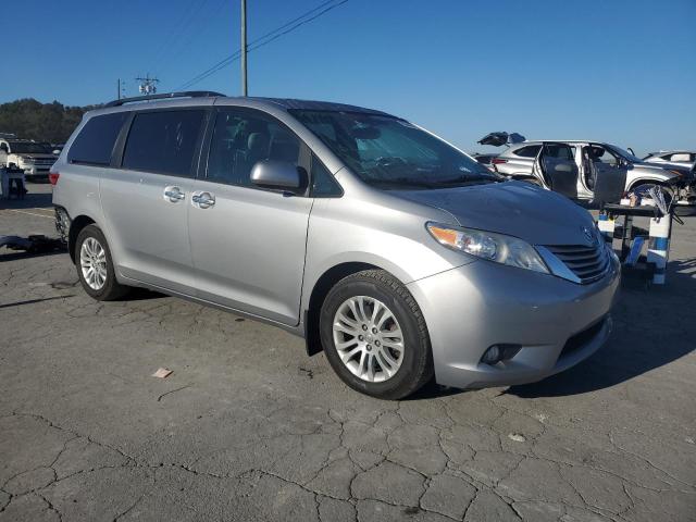 5TDYZ3DC3HS885401 - 2017 TOYOTA SIENNA XLE 银色 照片 4