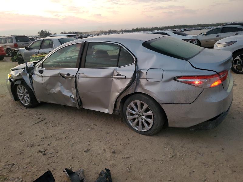 JTNB11HK1J3010355 - 2018 TOYOTA CAMRY L SILVER photo 2