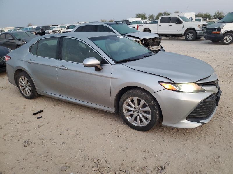 JTNB11HK1J3010355 - 2018 TOYOTA CAMRY L SILVER photo 4