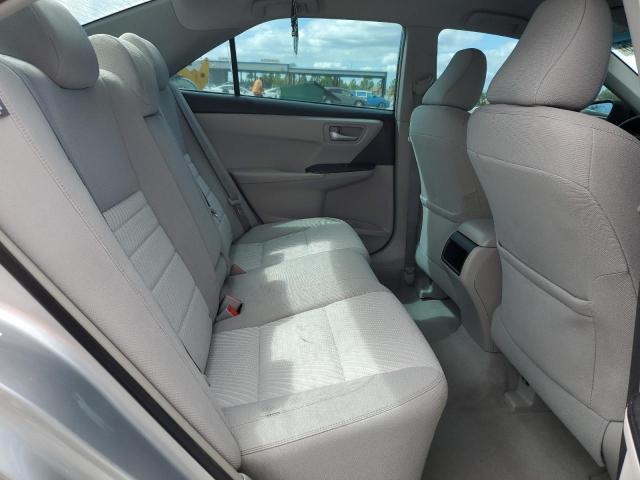 4T1BF1FK7FU941562 - 2015 TOYOTA CAMRY LE SILVER photo 10