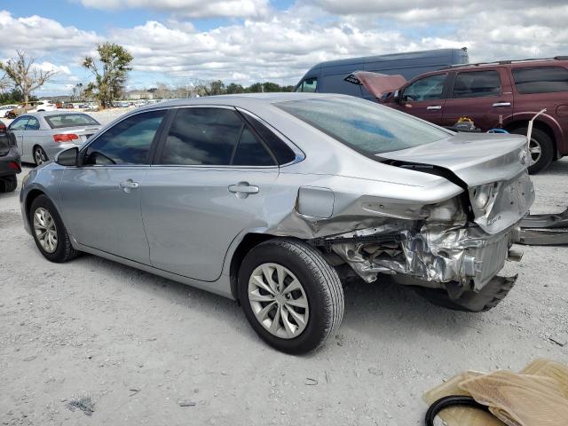 4T1BF1FK7FU941562 - 2015 TOYOTA CAMRY LE SILVER photo 2