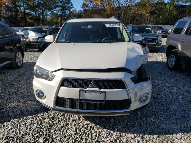 JA4JT3AW3DU002382 - 2013 MITSUBISHI OUTLANDER SE WHITE photo 5