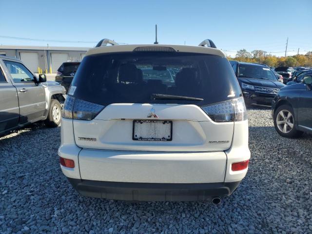 JA4JT3AW3DU002382 - 2013 MITSUBISHI OUTLANDER SE WHITE photo 6