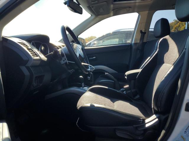 JA4JT3AW3DU002382 - 2013 MITSUBISHI OUTLANDER SE WHITE photo 7