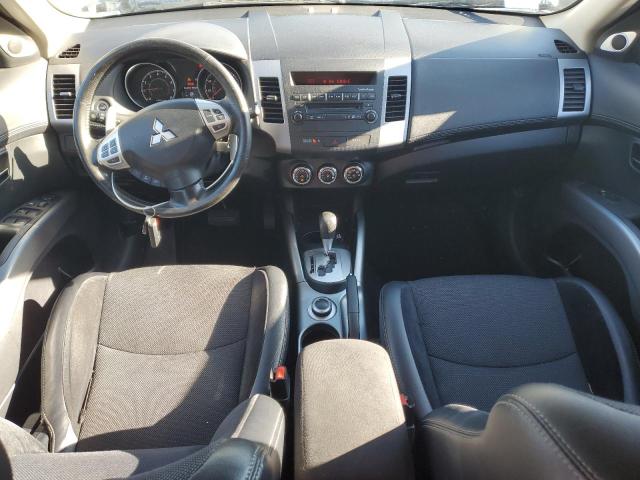 JA4JT3AW3DU002382 - 2013 MITSUBISHI OUTLANDER SE WHITE photo 8