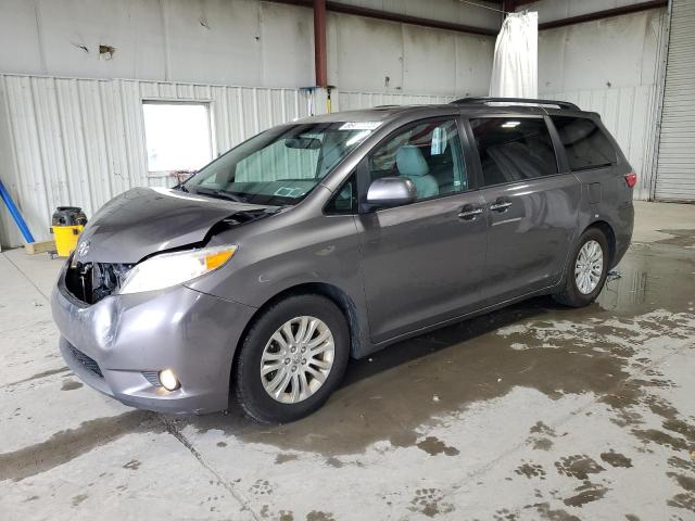 2017 TOYOTA SIENNA XLE, 