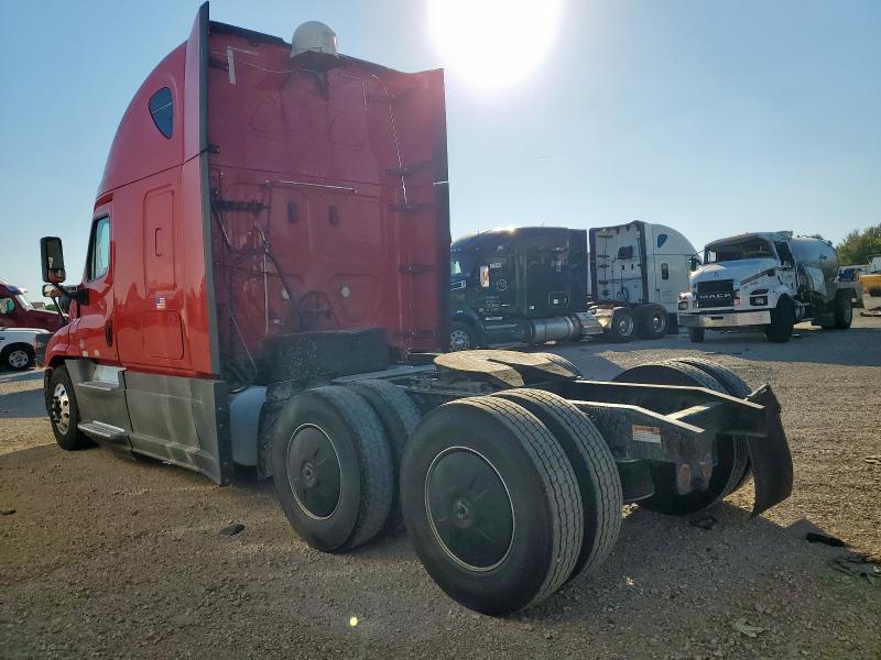 1FUJGLDR5JLJK5174 - 2018 FREIGHTLINER CASCADIA 1 RED photo 3