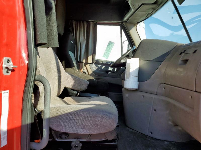 1FUJGLDR5JLJK5174 - 2018 FREIGHTLINER CASCADIA 1 RED photo 5
