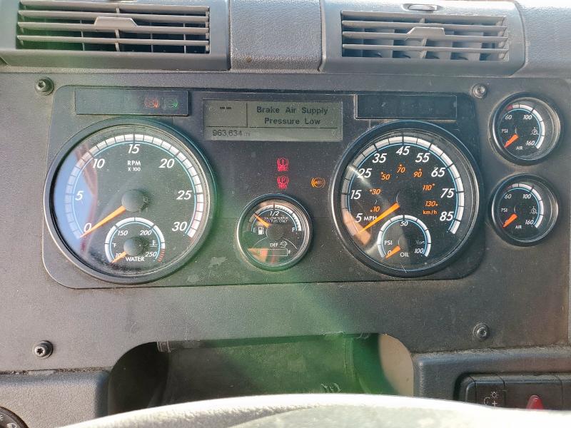 1FUJGLDR5JLJK5174 - 2018 FREIGHTLINER CASCADIA 1 RED photo 8